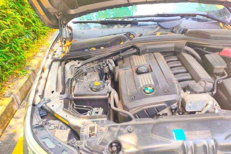 Used BMW 5 Series 2010 523Li Standard Edition Engine Bay Right