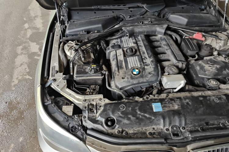 Used BMW 5 Series 2010 530Li Luxury Model Engine Bay Right