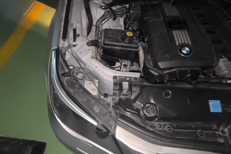 Used BMW 5 Series 2010 523Li Standard Edition Engine Bay Right