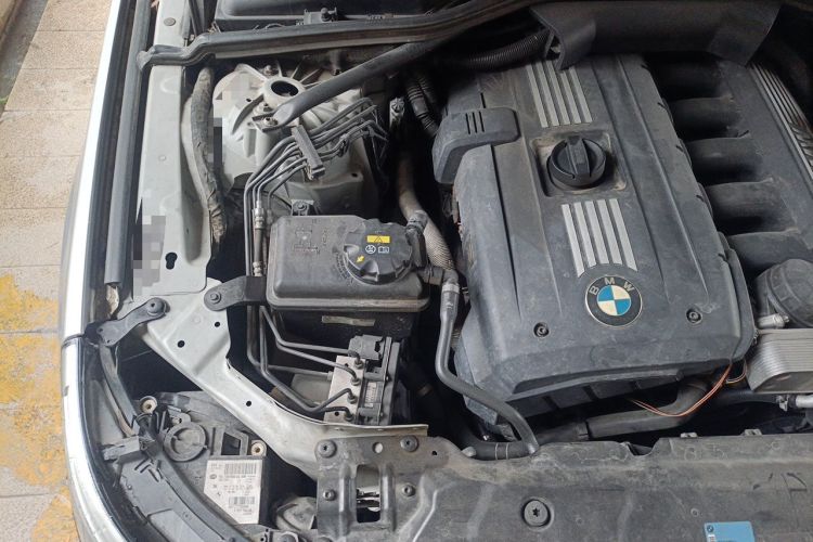 Used BMW 5 Series 2010 523Li Standard Edition Engine Bay Right
