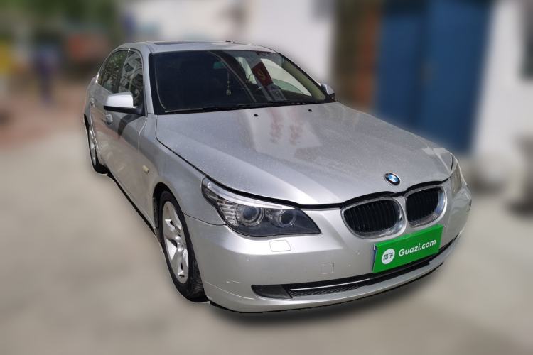 Used BMW 5 Series 2010 520Li Luxury Model Front Right 45 Deg