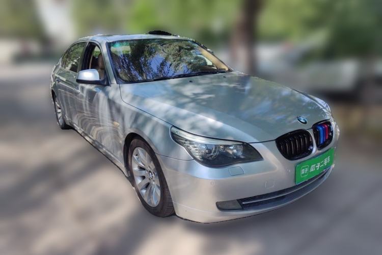 Used BMW 5 Series 2010 530Li Luxury Model Front Right 45 Deg