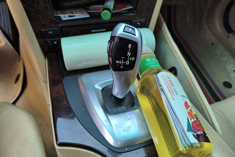 Used BMW 5 Series 2010 523Li Leading Model Gear Lever