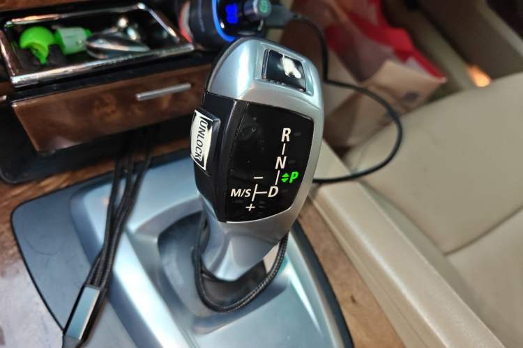 Used BMW 5 Series 2010 530Li Luxury Model Gear Lever
