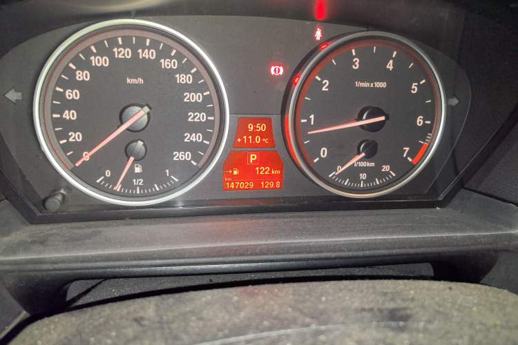Used BMW 5 Series 2010 520Li Leading Model Odometer Close Up