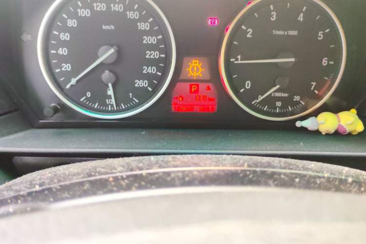 Used BMW 5 Series 2010 523Li Standard Edition Odometer Close Up