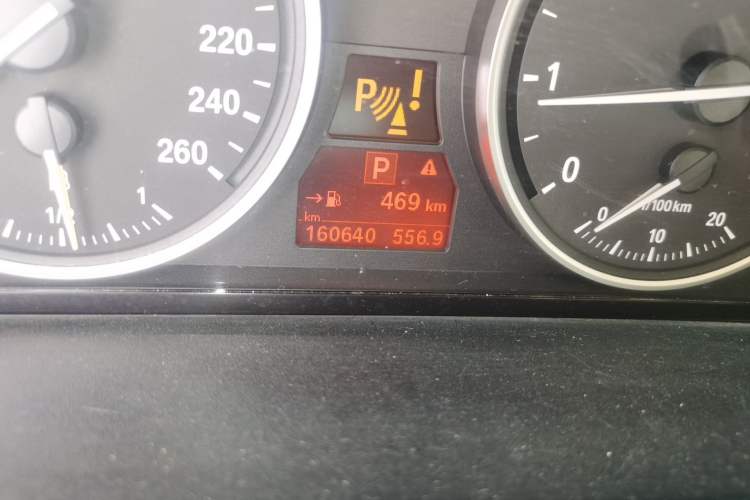 Used BMW 5 Series 2010 520Li Luxury Model Odometer Close Up