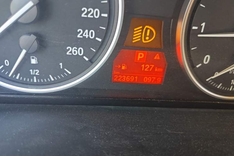 Used BMW 5 Series 2010 520Li Luxury Model Odometer Close Up