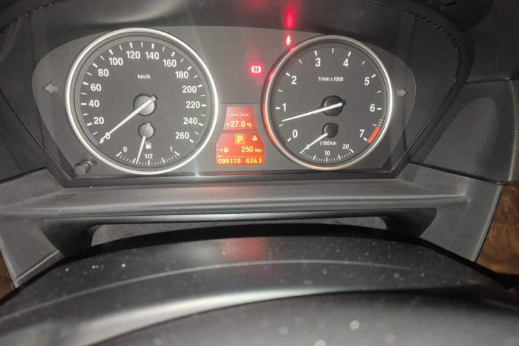 Used BMW 5 Series 2010 523Li Standard Edition Odometer Close Up