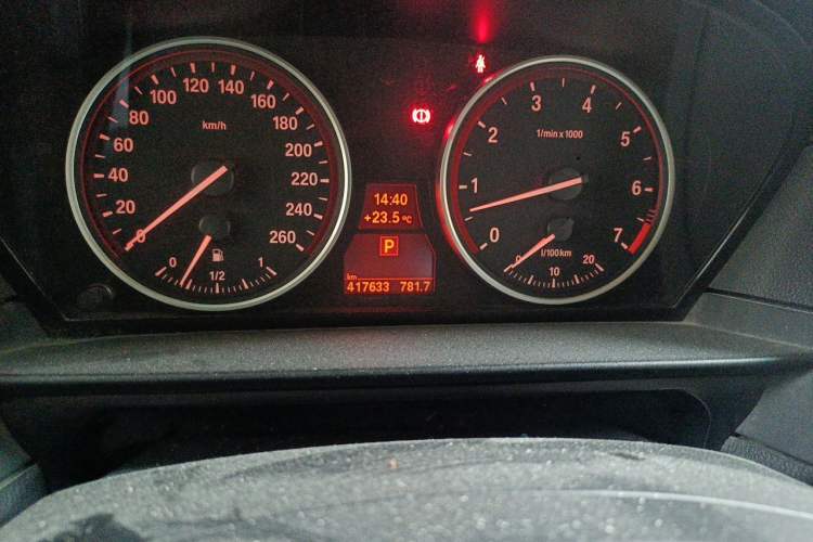 Used BMW 5 Series 2010 523Li Standard Edition Odometer Close Up