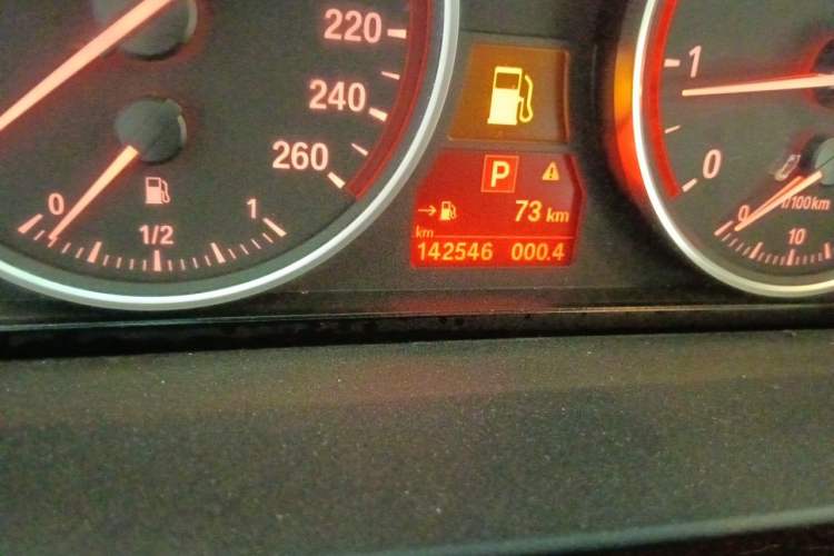 Used BMW 5 Series 2010 520Li Luxury Model Odometer Close Up