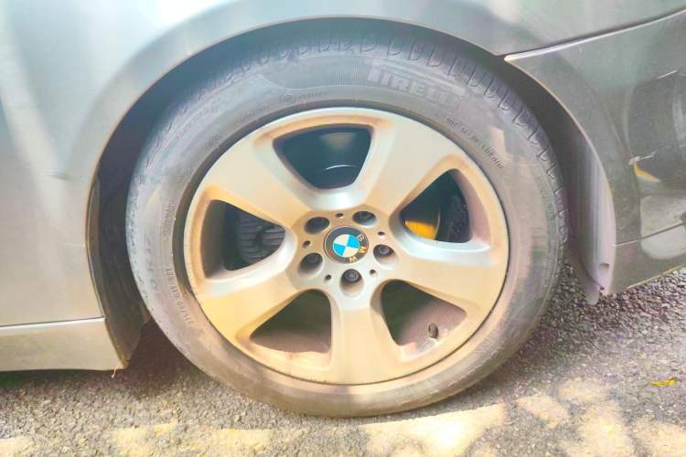 Used BMW 5 Series 2010 523Li Standard Edition Right Front Wheel Hub