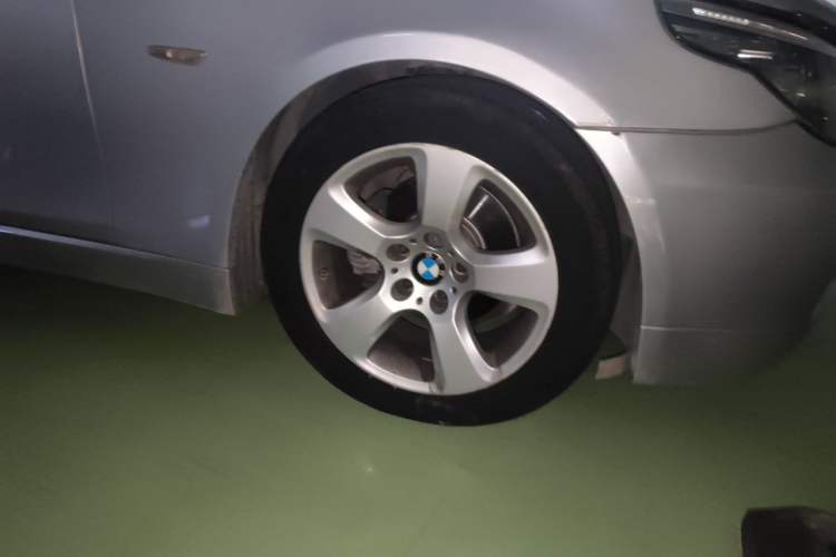 Used BMW 5 Series 2010 523Li Standard Edition Right Front Wheel Hub