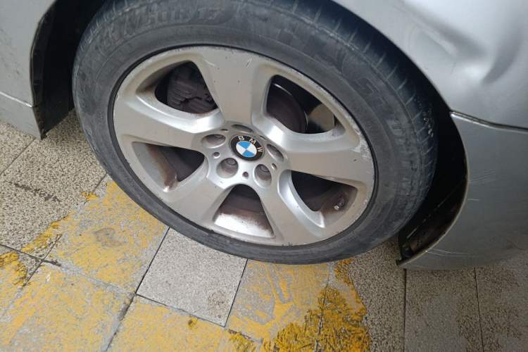 Used BMW 5 Series 2010 523Li Standard Edition Right Front Wheel Hub