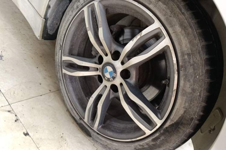 Used BMW 5 Series 2010 520Li Luxury Model Right Front Wheel Hub