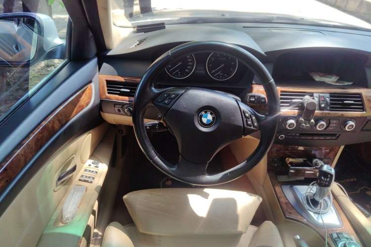 Used BMW 5 Series 2010 530Li Luxury Model Steering Wheel