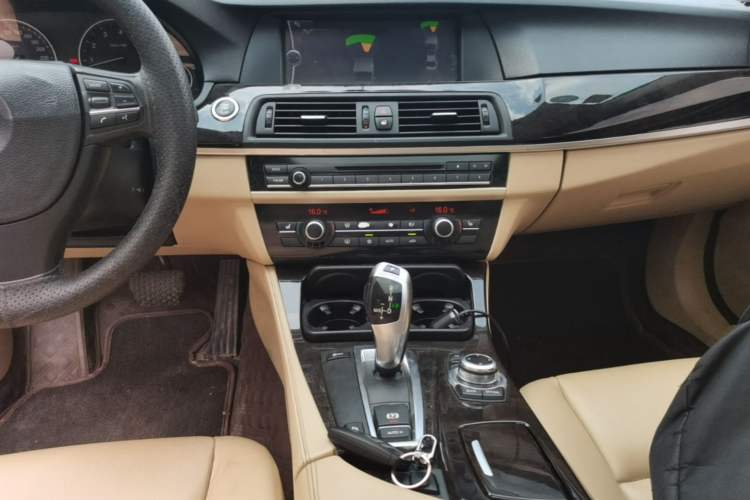 Used BMW 5 Series 2010 523Li Leading Model Audio And AC Panel