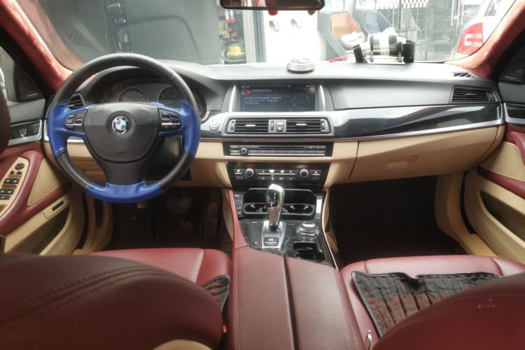 Used BMW 5 Series 2010 523Li Leading Model Center Console