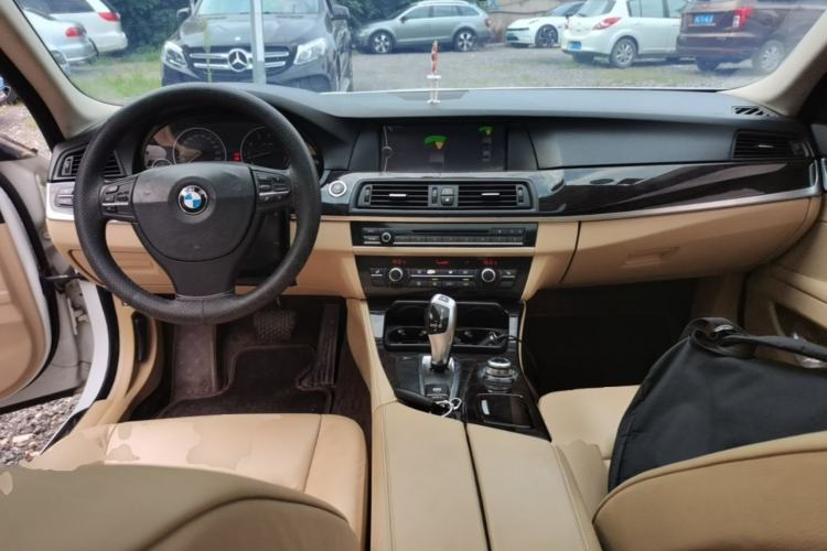 Used BMW 5 Series 2010 523Li Leading Model Center Console