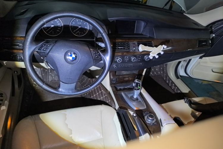 Used BMW 5 Series 2010 523Li Leading Model Center Console
