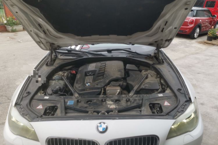 Used BMW 5 Series 2010 523Li Leading Model Engine Bay