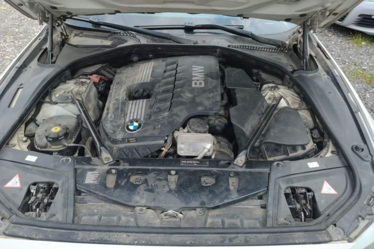 Used BMW 5 Series 2010 523Li Leading Model Engine Bay