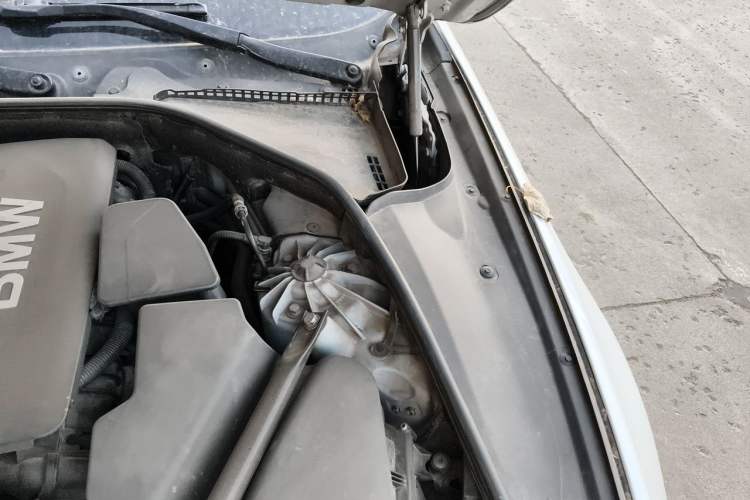 Used BMW 5 Series 2010 525Li Leading Model Engine Bay Left