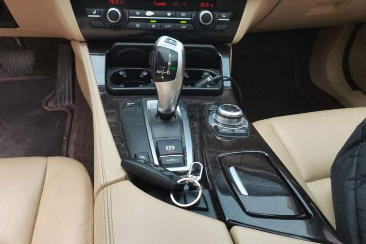 Used BMW 5 Series 2010 523Li Leading Model Gear Lever