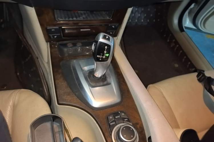 Used BMW 5 Series 2010 523Li Leading Model Gear Lever