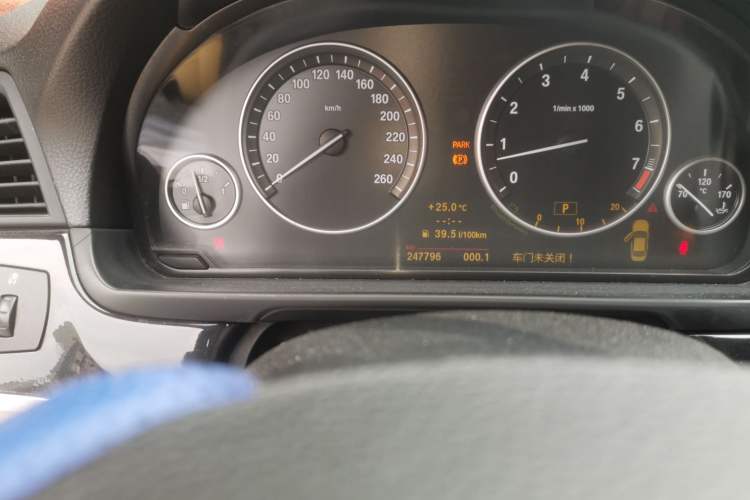 Used BMW 5 Series 2010 523Li Leading Model Odometer Close Up