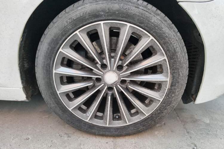 Used BMW 5 Series 2010 525Li Leading Model Right Front Wheel Hub