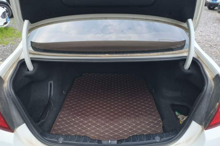 Used BMW 5 Series 2010 523Li Leading Model Trunk