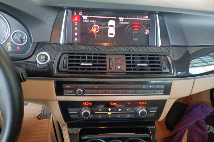 Used BMW 5 Series 2011 520Li Elegant Model Audio And AC Panel