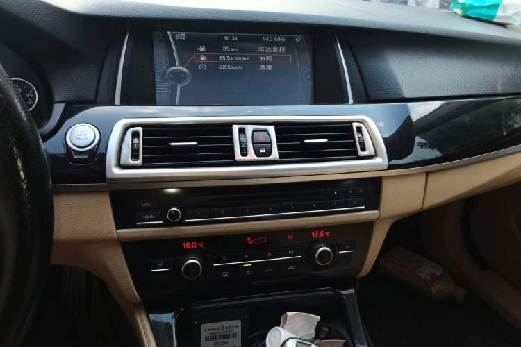 Used BMW 5 Series 2011 523Li Leading Model Audio And AC Panel