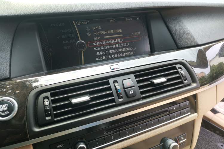 Used BMW 5 Series 2011 523Li Luxury Model Audio And AC Panel