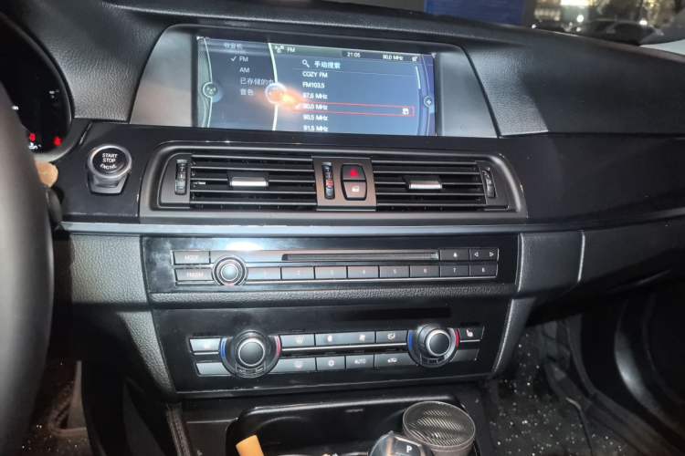 Used BMW 5 Series 2011 523Li Leading Model Audio And AC Panel