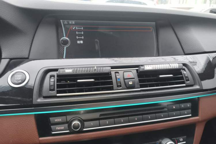 Used BMW 5 Series 2011 535i Sport Edition Audio And AC Panel