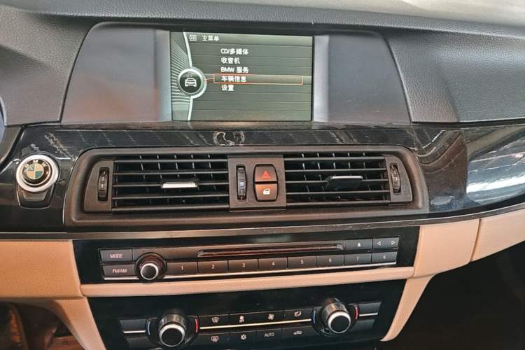 Used BMW 5 Series 2011 520Li Elegant Model Audio And AC Panel