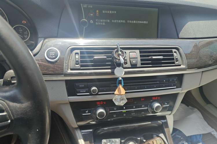 Used BMW 5 Series 2011 523Li Luxury Model Audio And AC Panel