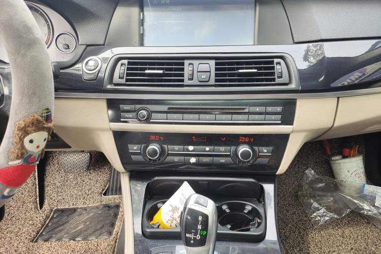Used BMW 5 Series 2011 523Li Leading Model Audio And AC Panel