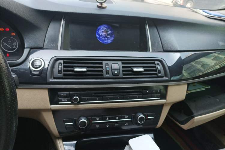 Used BMW 5 Series 2011 520Li Elegant Model Audio And AC Panel