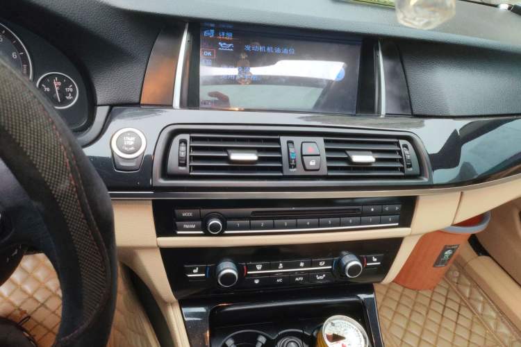 Used BMW 5 Series 2011 523Li Leading Model Audio And AC Panel