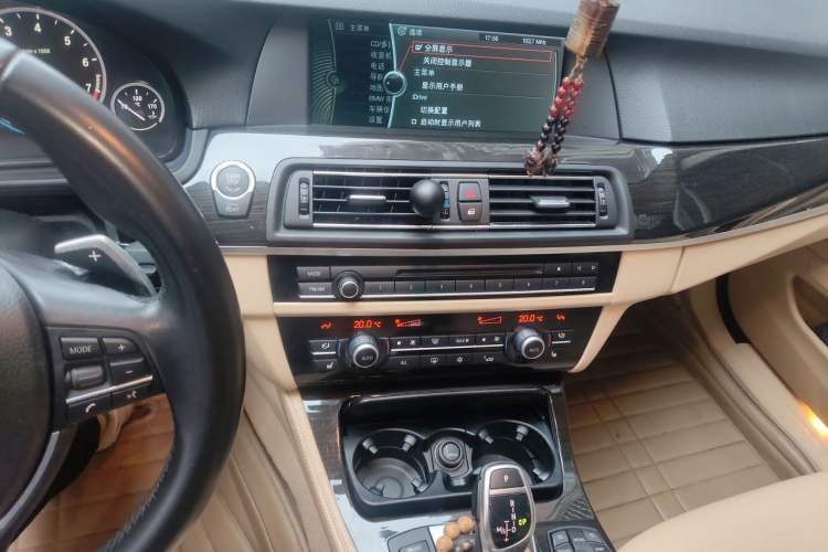 Used BMW 5 Series 2011 535i Luxury Sport Edition Audio And AC Panel