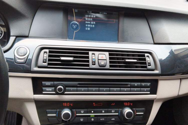 Used BMW 5 Series 2011 520Li Elegant Model Audio And AC Panel