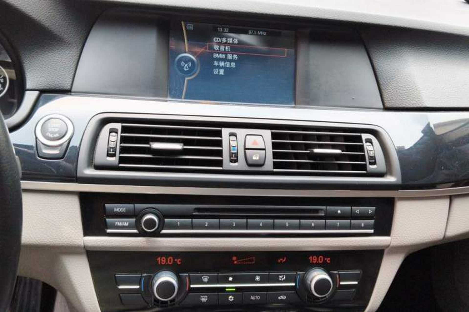 Used BMW 5 Series 2011 520Li Elegant Model Audio And AC Panel