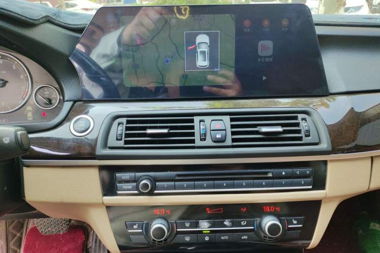 Used BMW 5 Series 2011 523Li Luxury Model Audio And AC Panel