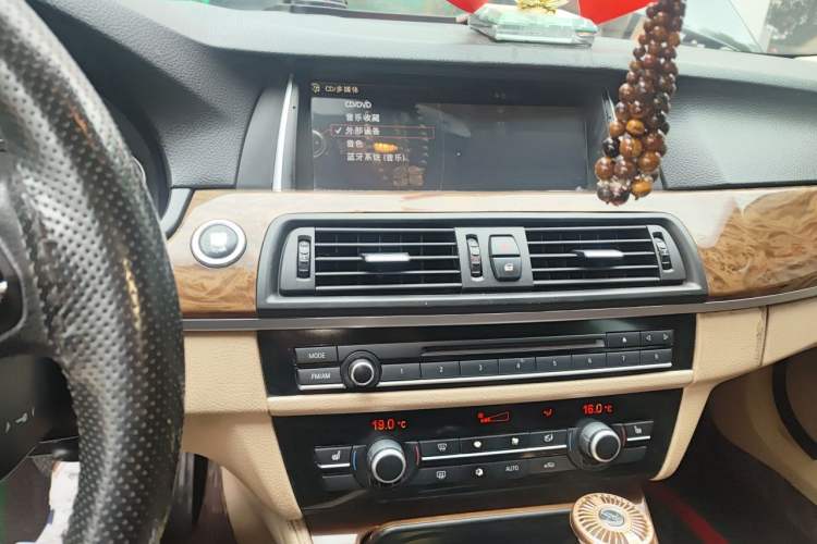 Used BMW 5 Series 2011 528Li Leading Model Audio And AC Panel