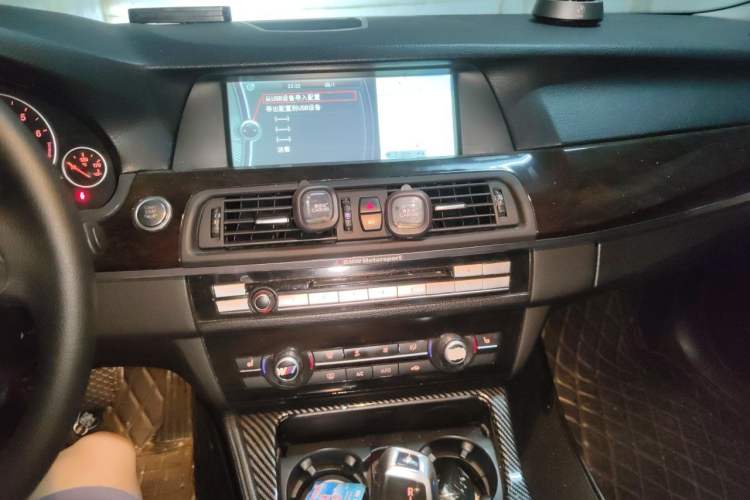 Used BMW 5 Series 2011 523Li Luxury Model Audio And AC Panel