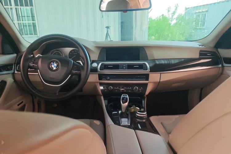 Used BMW 5 Series 2011 535i Sport Edition Center Console