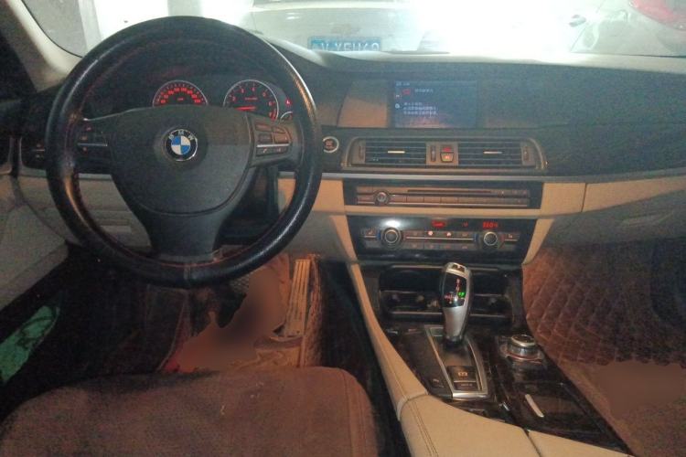 Used BMW 5 Series 2011 523Li Leading Model Center Console